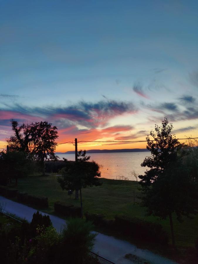 Traumlage Direkt Am See Balatonszárszó 외부 사진
